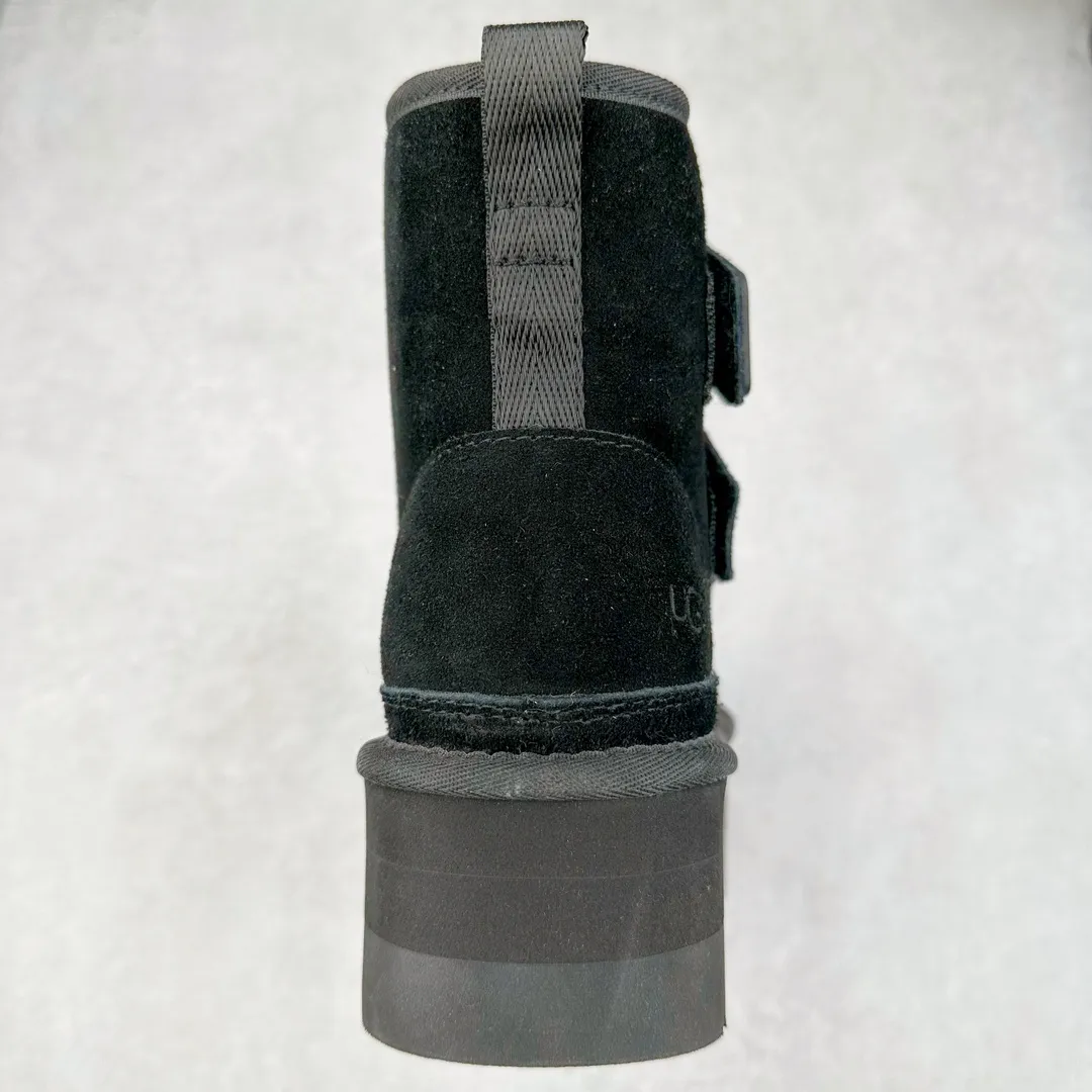 Pick up locally 💰600 UGG 0554 Autumn and winter sheepskin and fur one-piece snow boots with double buckles. All shoes are made from the same factory as ZP. Longfeng A-grade Australian imported sheepskin and fur one-piece Velcro women's boots. Brand OEM production line. Fully follow the ZP process. OEM original pattern maker. Adhering to the principle of no original shoes and no development selection. Pay attention to every detail. The most authentic version on the market. TREADLITE "Light Wing" technology outsole. Lightweight/durable/flexible/pile size: 35 36 37 38 39 40 Coding: by3936030